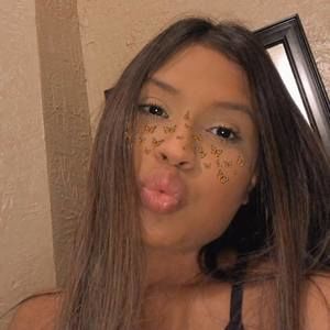 Meet your Posher, Alicia